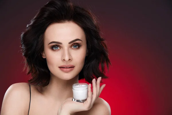 Face Cream. Beautiful Female Model Holding Cream — Stock Photo, Image