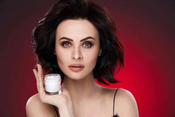 Face Cream. Beautiful Female Model Holding Cream — Stock Photo, Image