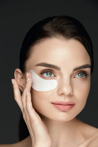 Beautiful Face With Patch Under Eye — Stock Photo, Image