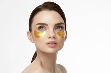 Kadın Güzellik yüz maskesi gözleri altında