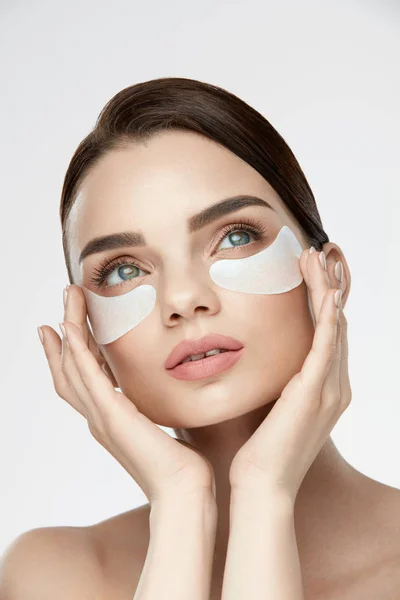 Eye Skin Mask. Female With Under Eye Patches On Face — Stock Photo, Image