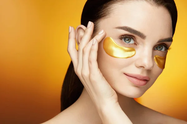Eye Skin Care Patches. Beautiful Smiling Girl With Mask On Face — Stock Photo, Image