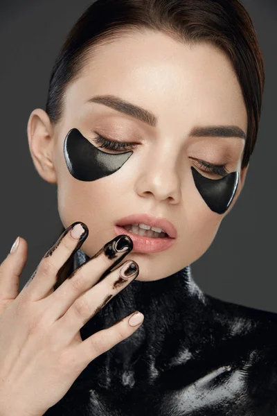 Woman Face With Mask And Patches Under Eyes. Beauty — Stock Photo, Image