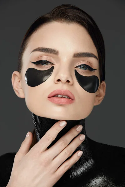 Woman Face With Mask And Patches Under Eyes. Beauty — Stock Photo, Image