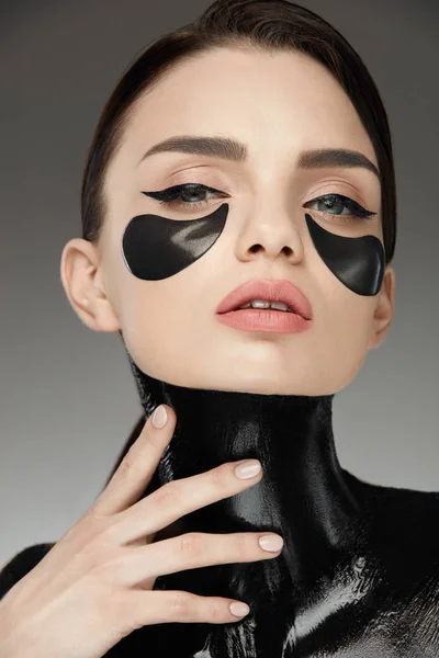 Skin Care Mask. Kvinna med Mask och patchar — Stockfoto