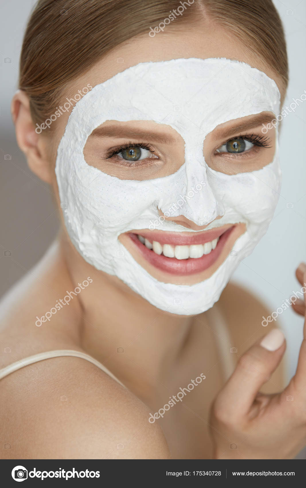 Yüzü Canlı Gösteren Maske Yüzü Canlı Gösteren Maske