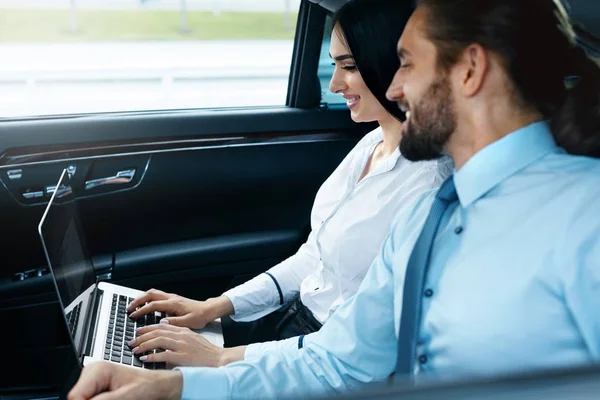 Business Man And Woman Working In Car. — Stock Photo, Image