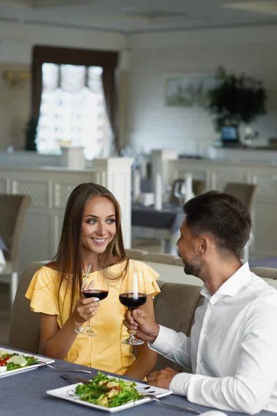 Lovely Couple Having Dinner In Luxury Restaurant. — Stock Photo, Image