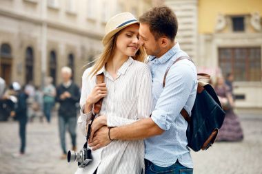 Seviyorum. Sokakta birlikte Romantik Çift