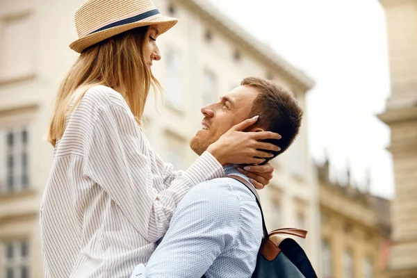 Happy Couple In Love Having Fun On Street — Stock Photo, Image