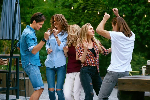 Happy Friends Dancing, Having Fun and Enjoying Party Outdoors . — стоковое фото