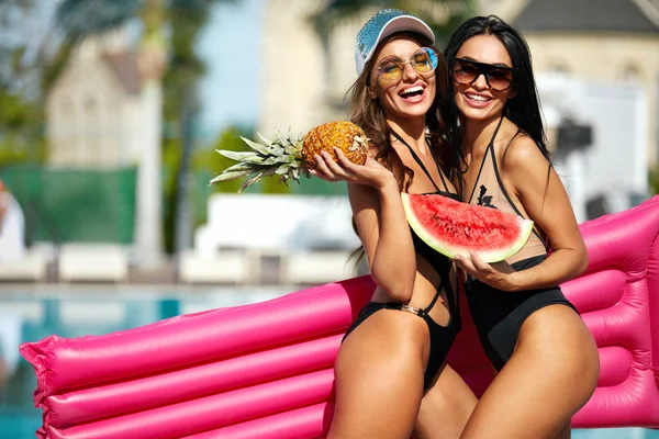 Summer Fashion. Girls In Swimsuits Having Fun Near Pool — Stock Photo, Image