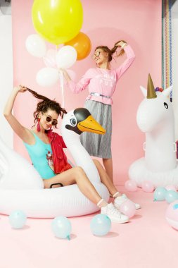Moda bayan modelleri yaz giysileri balonlar ile