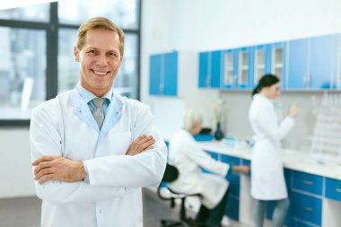 Laboratuvar portre erkek bilim adamı