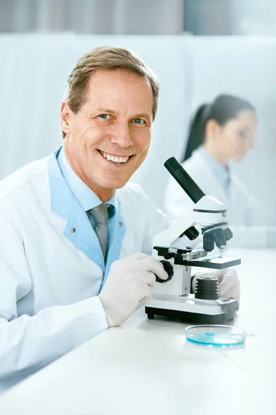 Scientists In Laboratory. Medical Workers At Work — Stock Photo, Image