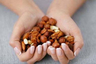 Deli kalp. Farklı fındık Holding eller