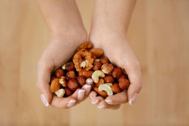 Deli kalp. Farklı fındık Holding eller