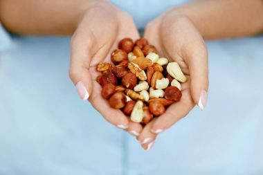 Ellerin hayalarına. Sağlıklı gıda Holding kadın eller