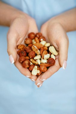 Ellerin hayalarına. Sağlıklı gıda Holding kadın eller