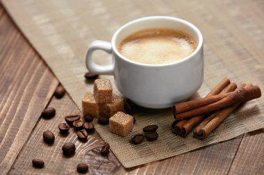 Kahve. Sıcak içecek fincan.