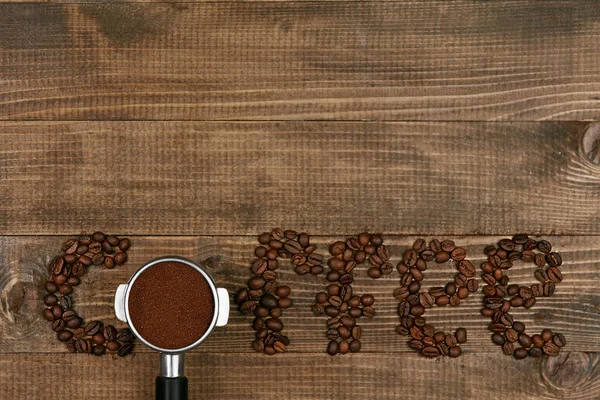 Ahşap arka plan üzerinde kelime kahve — Stok fotoğraf