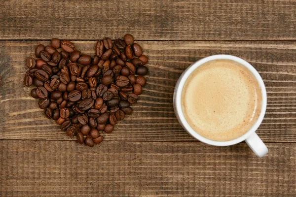 커피를 사랑 해요. 컵 커피와 커피의 심장 — 스톡 사진