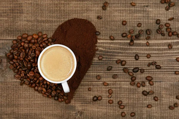 Miluji kávu. Šálek kávy a srdce — Stock fotografie