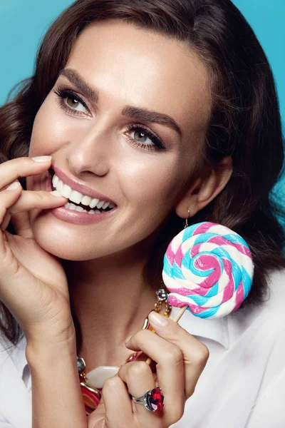 Beauty Makeup. Fashion Female Model With Candy — Stock Photo, Image