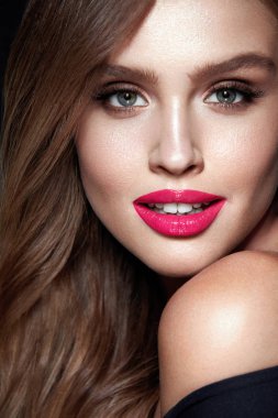 Moda makyaj. Güzellik ile seksi kadın.
