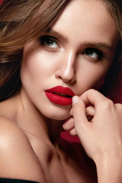 Skönhet kvinna Makeup. Porträtt av vackra kvinnliga ansikte — Stockfoto