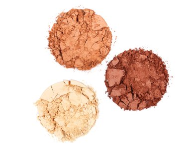 Makyaj için ezilmiş toz temel.