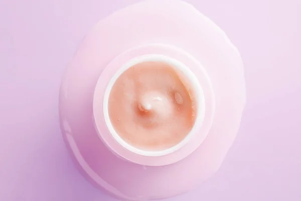 Prodotto cosmetico per la cura della pelle. Primo piano della maschera gel rosa — Foto Stock