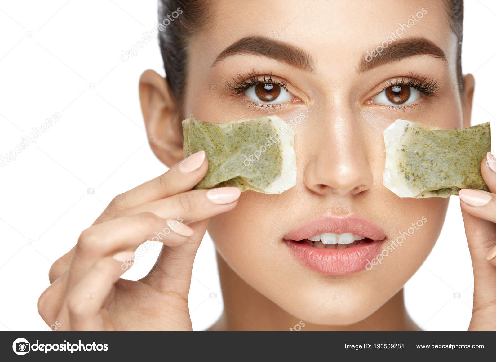 Девушка с зелеными патчами. Избавиться от мешков под глазами. Мешки под глазами. Мешки под глазами. Примочки от мешков под глазами.