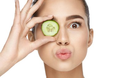 Yüz Cilt tedavisi. Taze sağlıklı cilt olan kadın