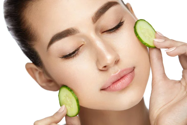 Beauty Woman Face With Fresh Skin In Spa — Stock Photo, Image