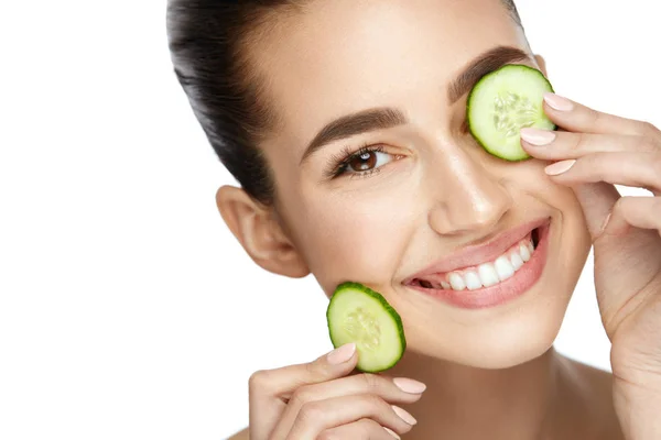 Cara de mulher de beleza com pele fresca no spa — Fotografia de Stock