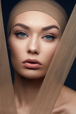 Güzellik kadını yüzü bile cilt tonu Vakfı ile