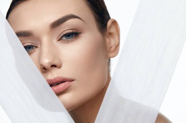 Yüz Cilt güzellik. Doğal makyaj güzel kadınla