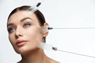 Güzellik kadını yüz yüz cilt Lift tedavisi sırasında
