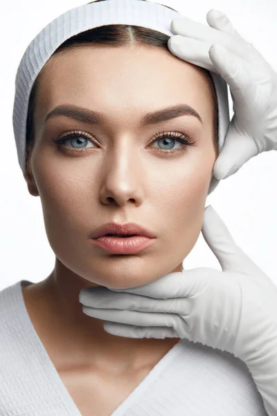 Ansiktsbehandling. Vacker kvinna ansikte — Stockfoto