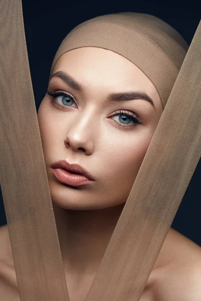 Piękna twarz kobiety z nawet Skin Tone Foundation — Zdjęcie stockowe