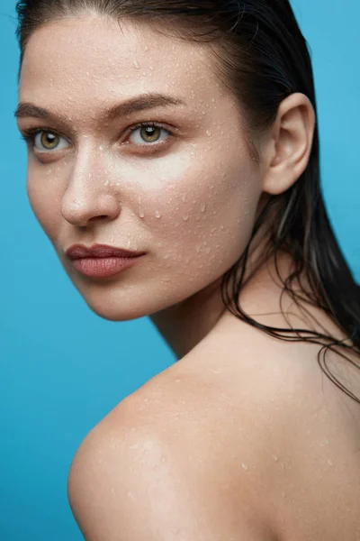 Beautiful Woman With Water Drops On Skin. — Stock Photo, Image