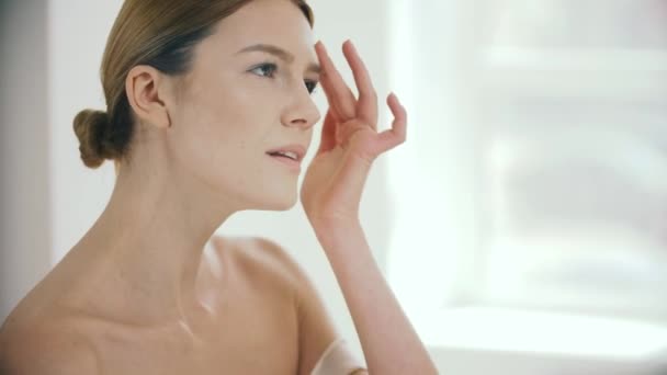 Beauty Voor Gezicht Lichaamsverzorging Close Van Midden Leeftijd Vrouwelijke Model — Stockvideo