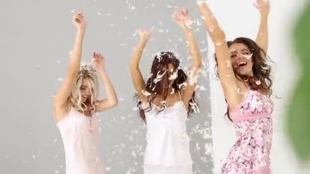 Güzel Kızlar Evde Eğlence Parti Şık Çamaşırı Pijama Pijama Partisine — Stok video