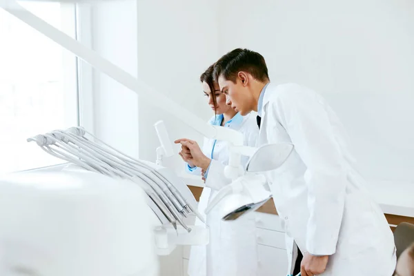 Dental Doctors Working In Dentistry Clinic — Stock Photo, Image