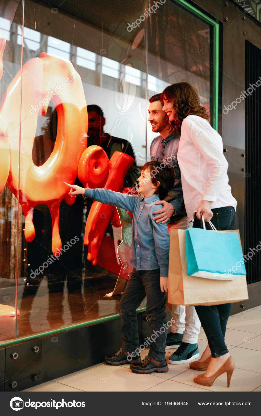 Shopping mall store directory hi-res stock photography and images