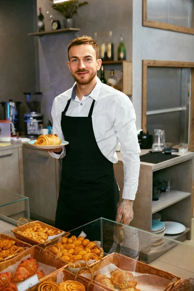 Man Selling Bakery In Pastry Shop — Stock Photo, Image