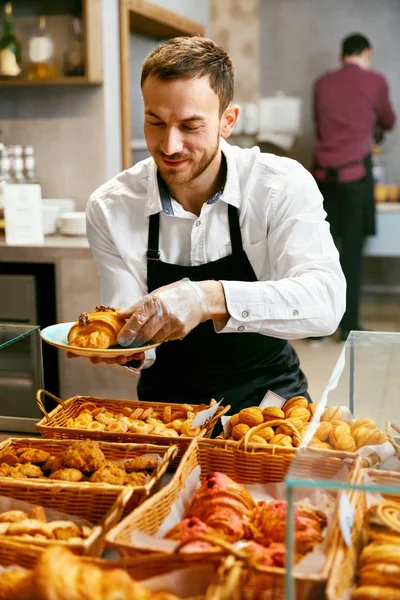 Man Selling Bakery In Pastry Shop — Stock Photo, Image