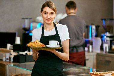 Bir pastane. Pastane Dükkanı genç kadın portresi