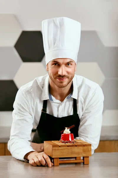 Pastry Chef Working With Dessert — Stock Photo, Image